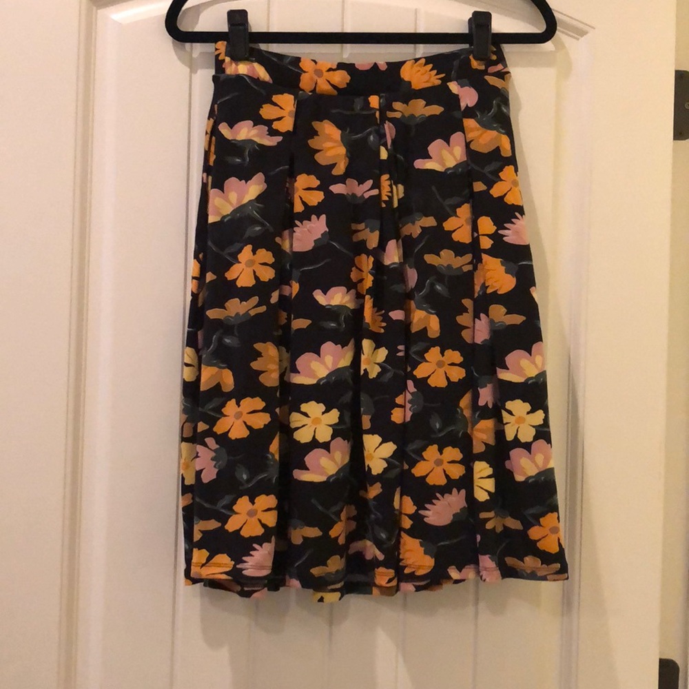 Small floral LuLa Roe Madison skirt